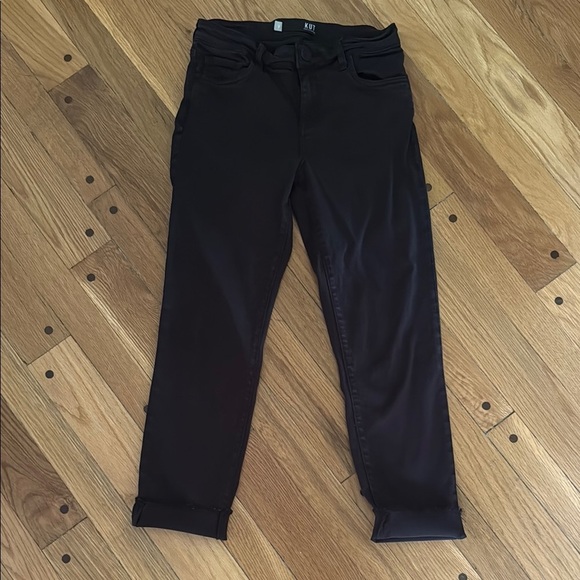 Kut from the Kloth Women's 2 Amy Crop Straight Leg Black Pants - Picture 1 of 6